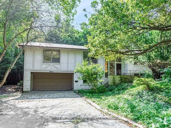 15 York Valley Cres, Toronto, ON M2P 1A8