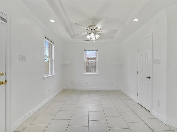4th image of 3826 Paris Ave