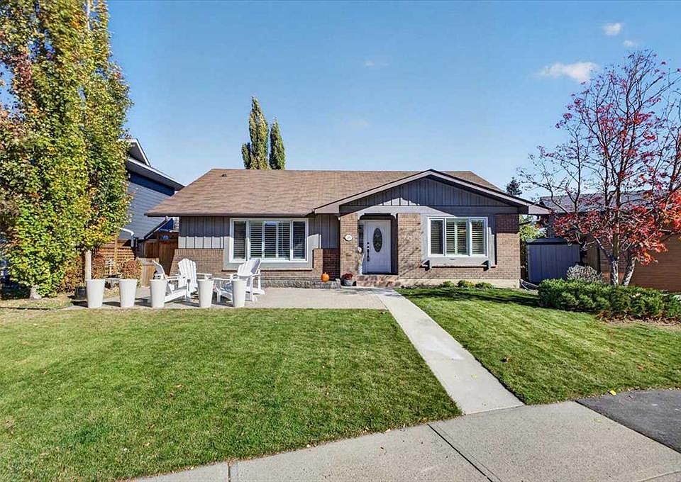 1st image of 36 S Lake Lucerne Close SE