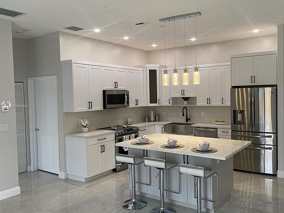 3rd image of 15377 NE 5th Ave