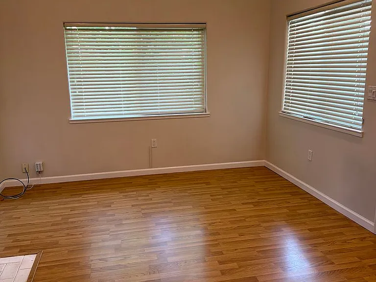 3117 Freeport Blvd — Photo 32