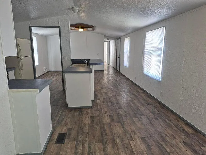 3 bed, 2.0 bath, 1216 sqft, $850 — Photo 3