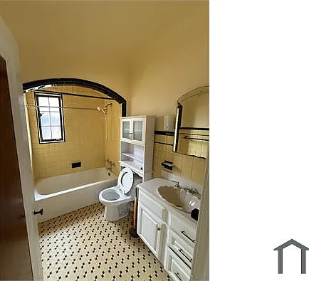 2943 Leslie St #UPPER — Photo 6