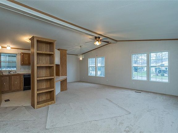 4th image of 5 Sunrise Blvd #5