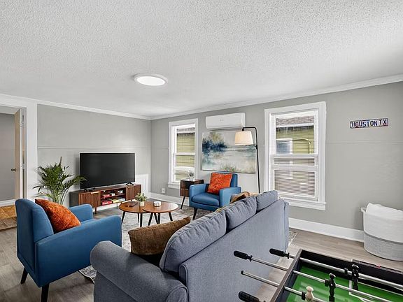 2nd image of 1401 Collier St
