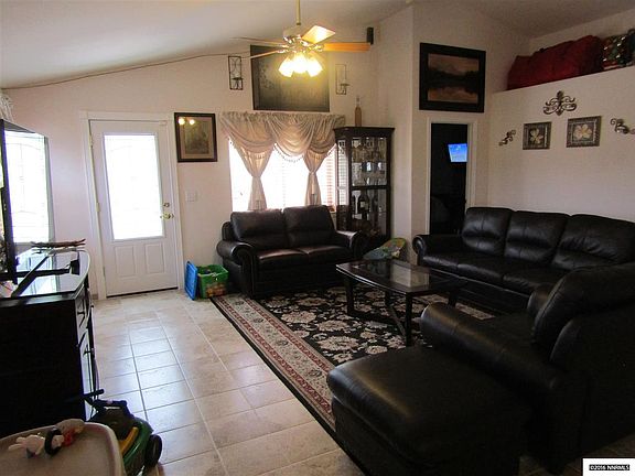 3rd image of 402 Sprague Dr