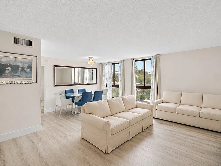 9800 W Bay Harbor Dr #406 — Photo 2