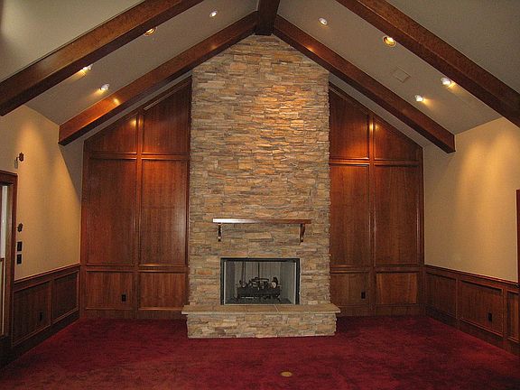 Game Room - 21' High Ceilings