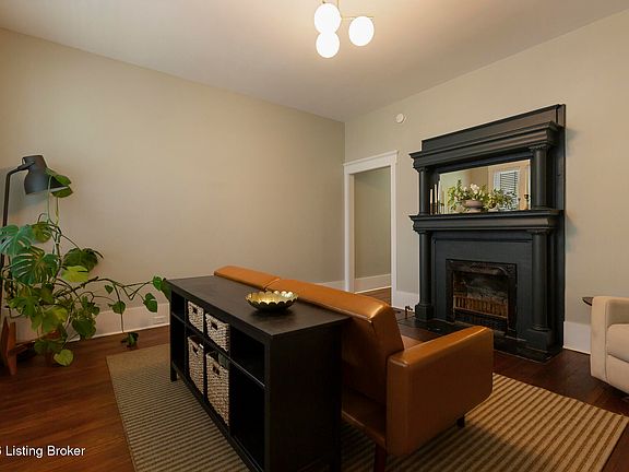 5th image of 1029 Mulberry St