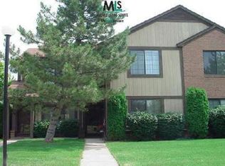 1551 Meadow Side Dr, Rochester, MI 48307