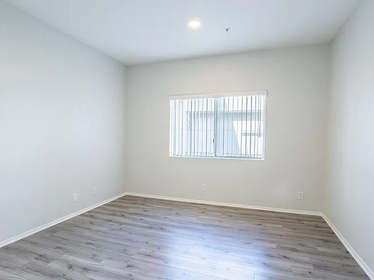 7057 Lanewood Ave — Photo 39