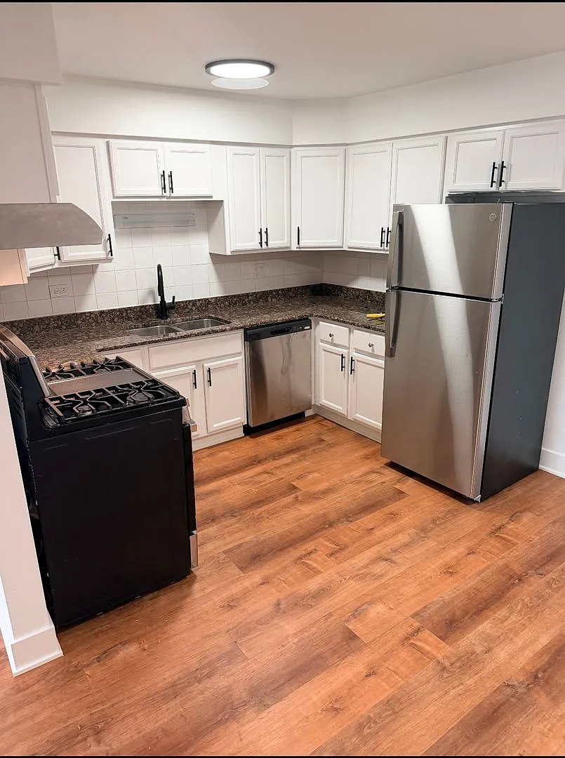 Comfortable Apartment Living in Convenient Tinley Park Location — Photo 3