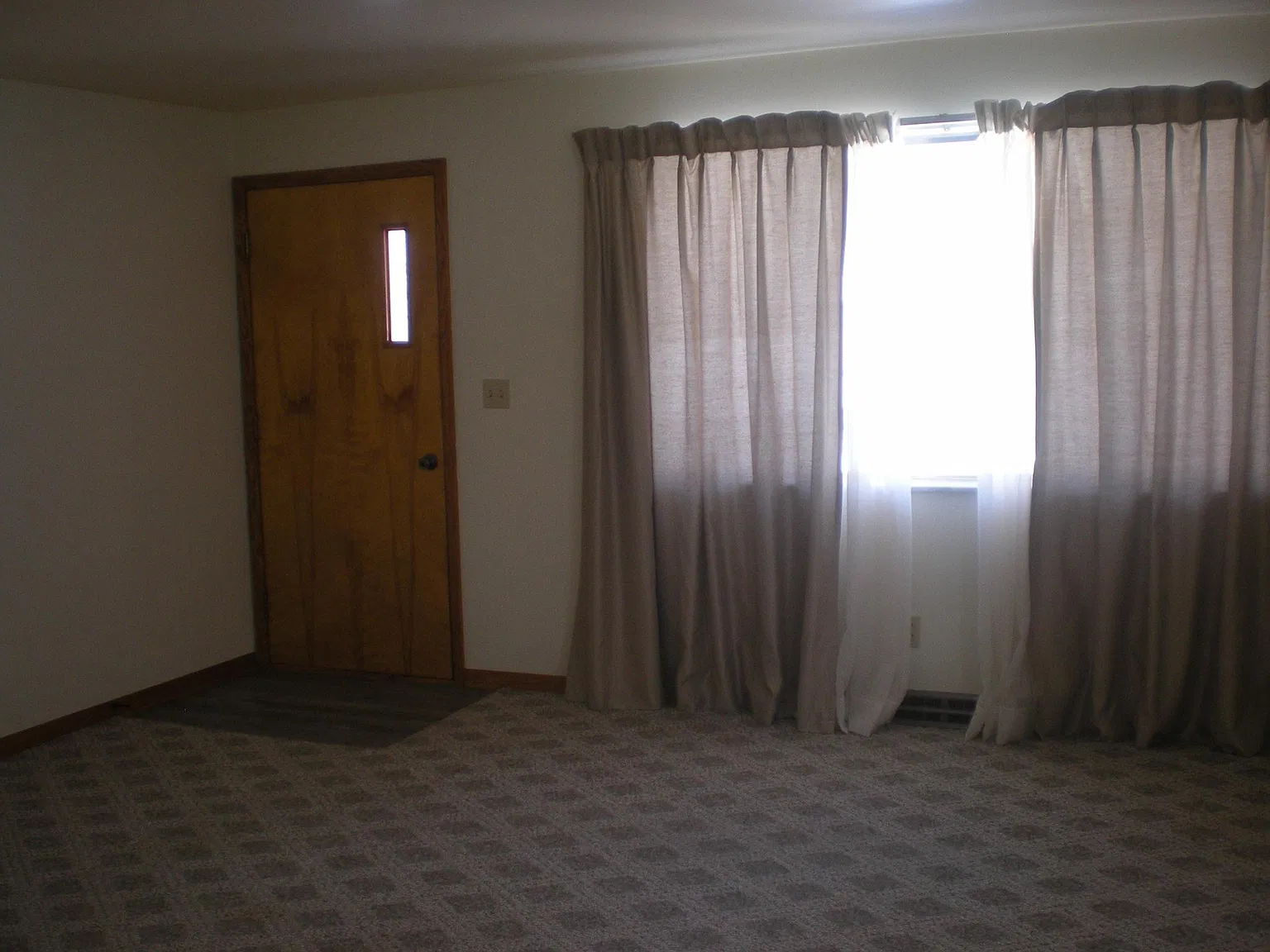 2 bed, 1.5 bath, 915 sqft, $1,200 — Photo 4