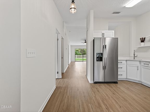 2nd image of 10 Bren Mar Ln
