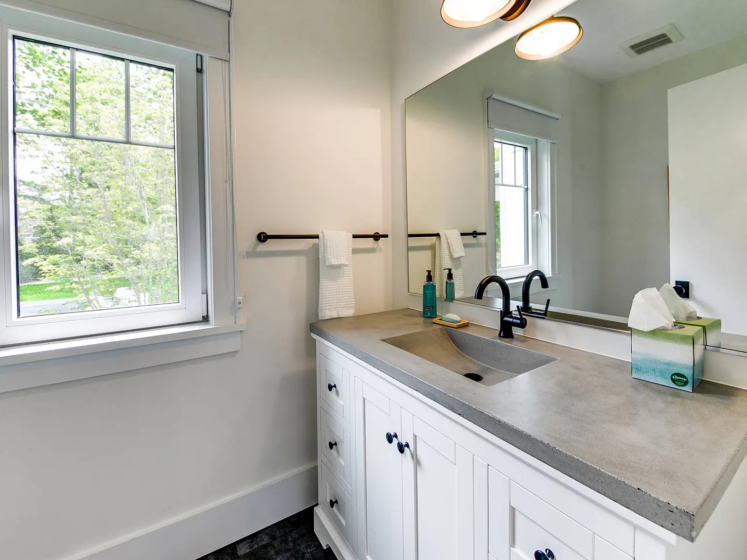August Ease in East Hampton — Photo 4