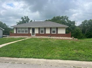 910 Elm Rd, Excelsior Springs, MO 64024