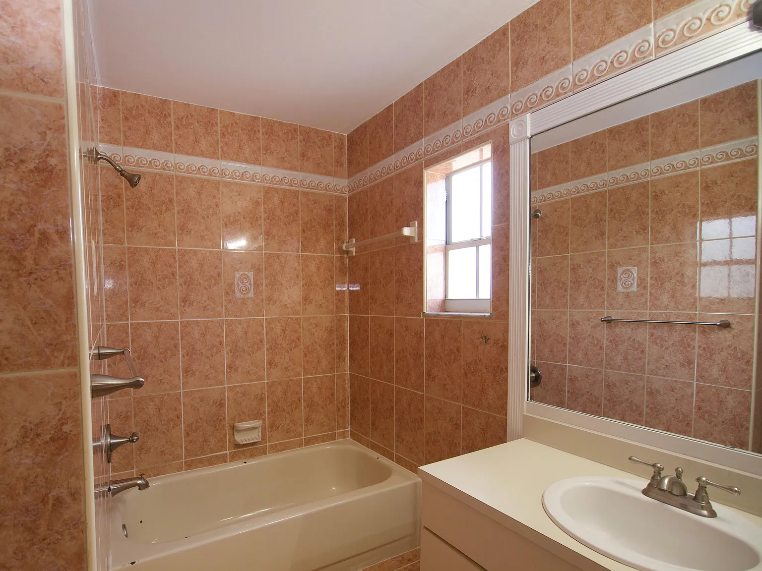 3 bed, 2.0 bath, 1494 sqft, $3,500 — Photo 3