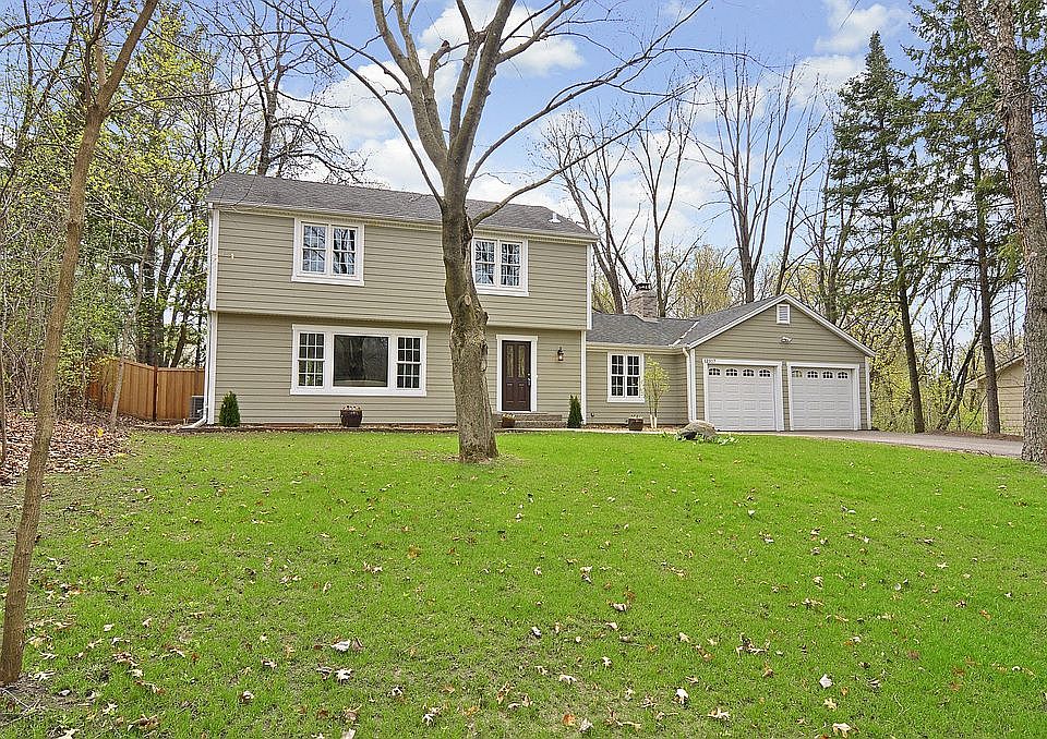 Welcome to 12317 Woodbine Road, Minnetonka!