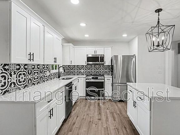 5th image of 1012 Askham Dr
