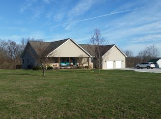 21002 S Standard City Rd, Carlinville, IL 62626