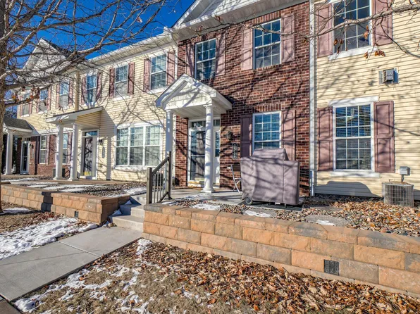 7582 Lower 11th St, Oakdale, MN 55128