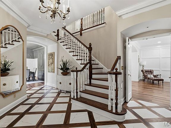 4th image of 10700 Starhill Dr