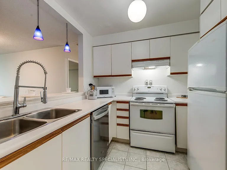 2177 Burnhamthorpe Rd W #1112 — Photo 9