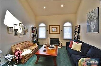 2nd image of 34 Knutsen Dr
