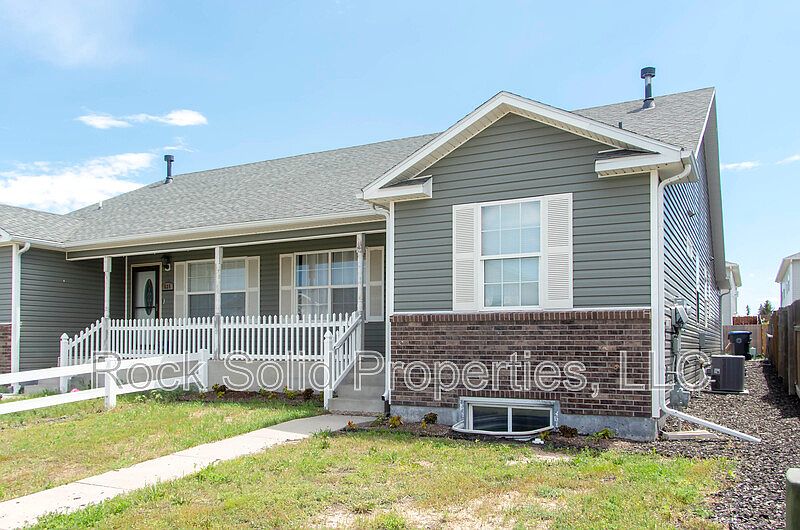 1st image of 521 Queens Rd #1
