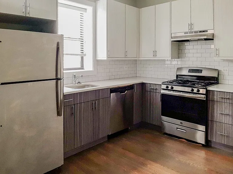 2618-26 N. Rockwell — Photo 9