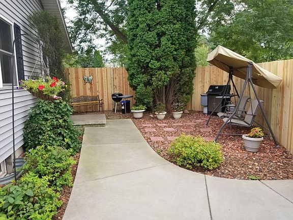 3rd image of W1228 Steinway Dr