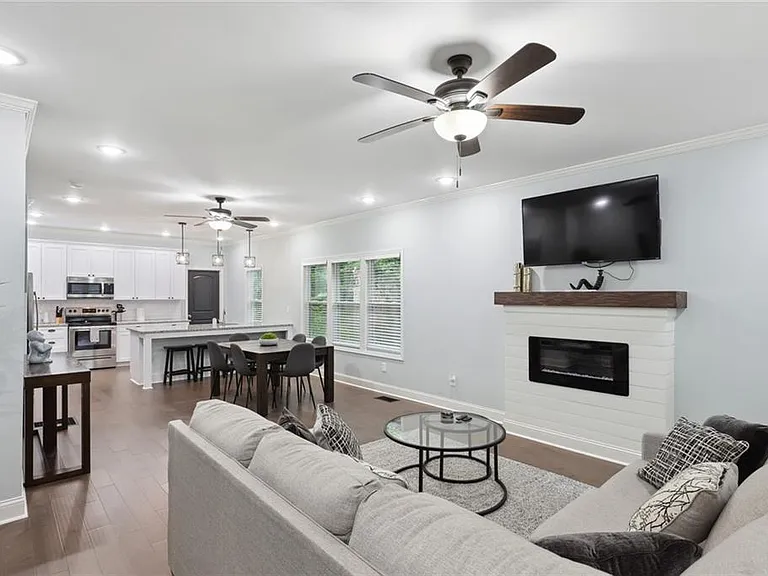 257 Birch St — Photo 2