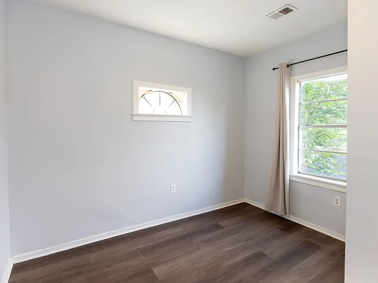993 Oakview St #202 — Photo 6