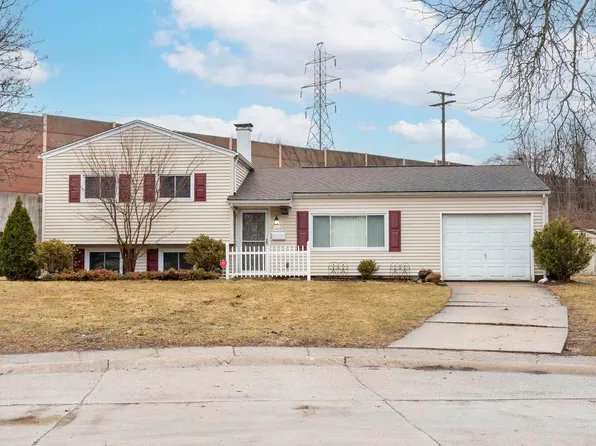 4802 Huntley Ct, South Bend, IN 46614