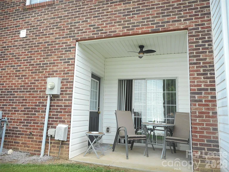 2421 Ryerson Ct — Photo 8
