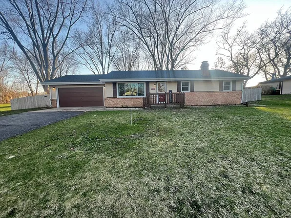 5621 Falmouth Dr, Rockford, IL 61109