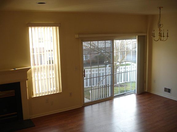 Living room w/ Fireplace