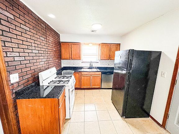 3rd image of 817 W Walnut St