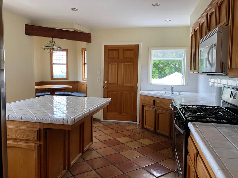 102 Santa Cruz Way — Photo 6