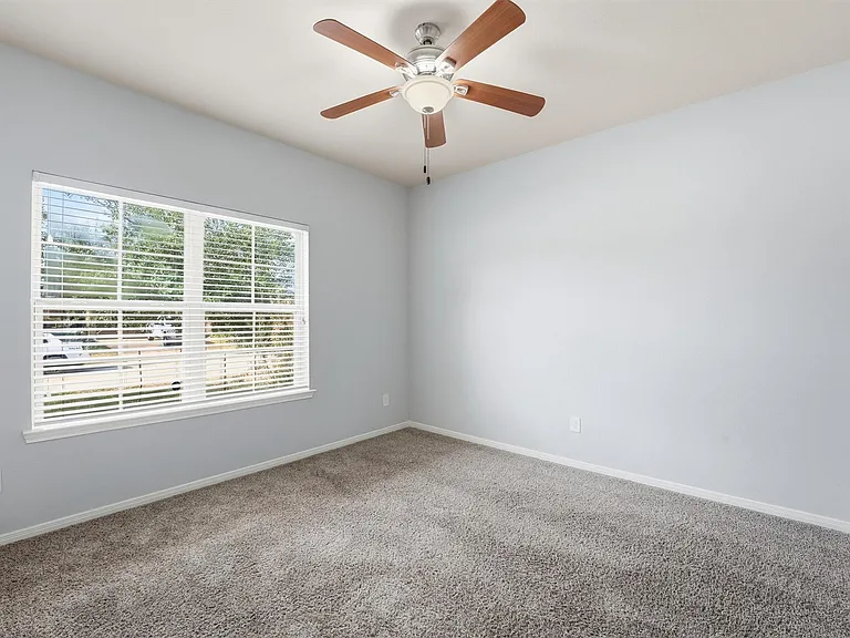 719 Longstreet Dr — Photo 22