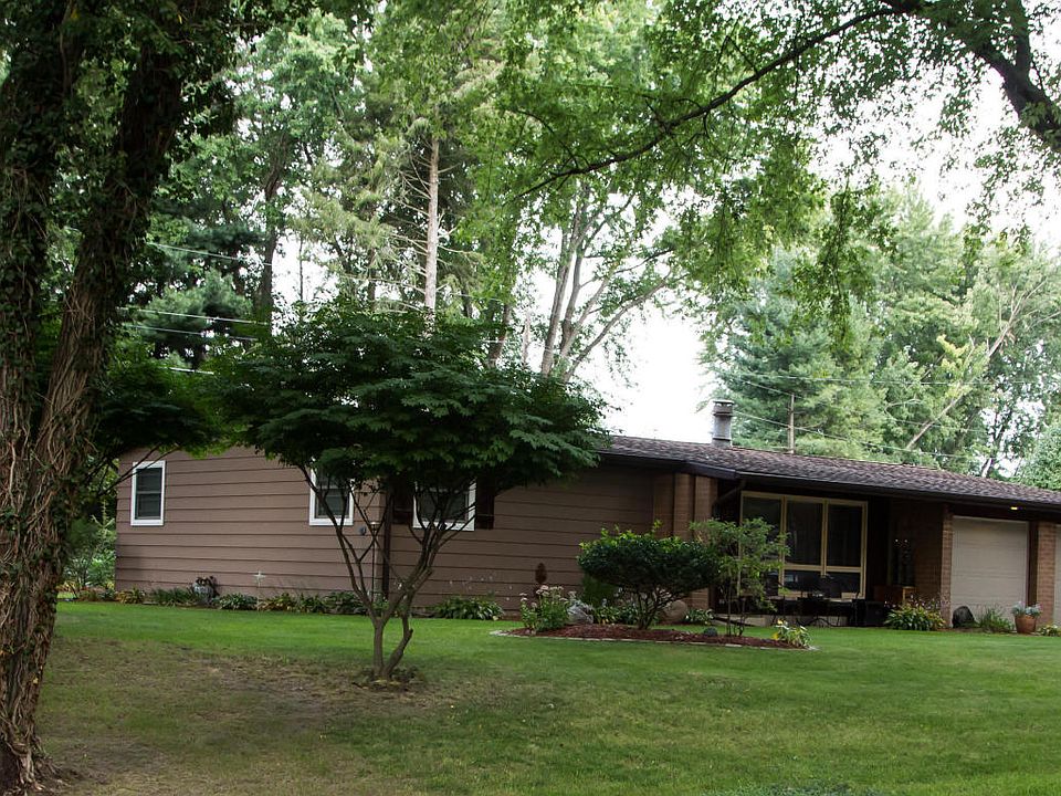 1st image of 1647 Edward Dr