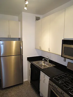 Rented by Sumitomo Real Estate Sales | media 30