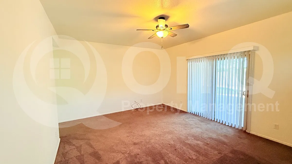 3 bed, 2.0 bath, 2274 sqft, $2,100 — Photo 3