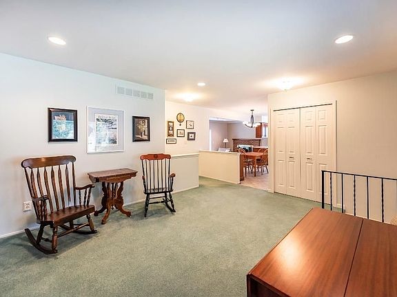 4th image of 3444 Yellowstone Dr