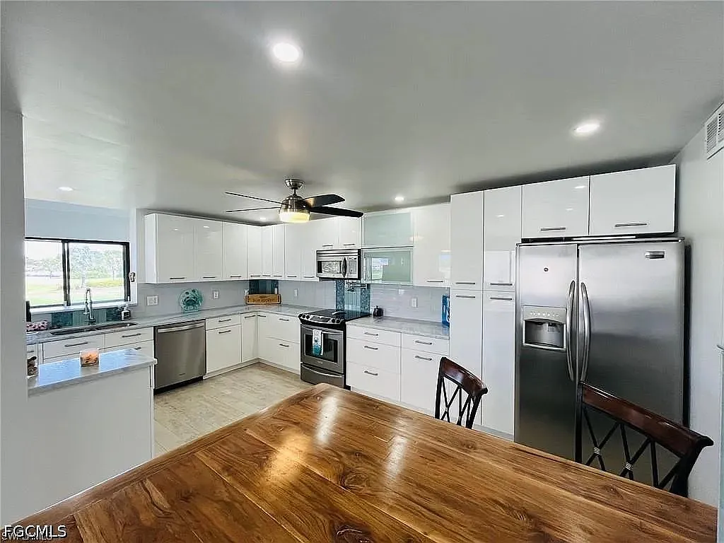 2 bed, 2.0 bath, 1138 sqft, $1,999 — Photo 4