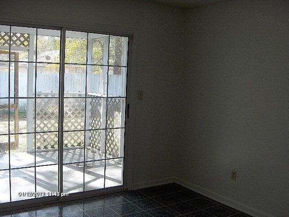 3rd image of 939 Lakeside Dr