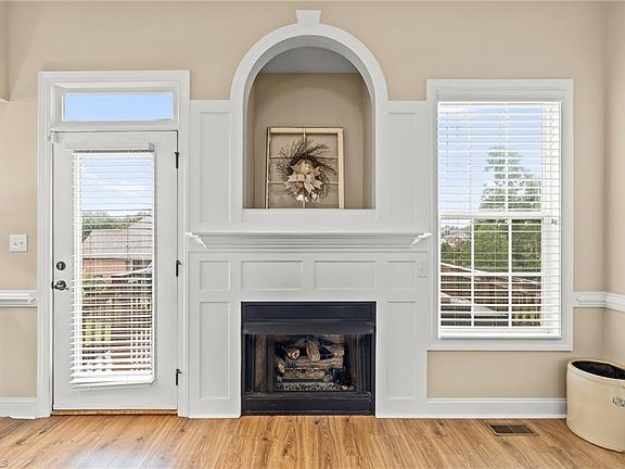 5th image of 1304 Bradford Ln