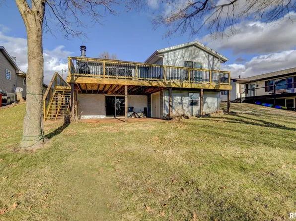 486 Juniper Dr, Petersburg, IL 62675