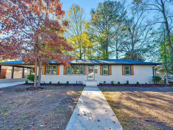 420 Dixie Dr, Selma, NC 27576