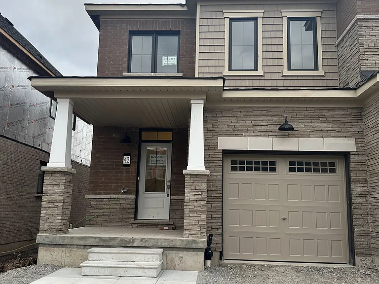 42 Rowlock St — Photo 1